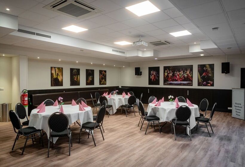 & Aparthotel Casteau Resort Mons Soignies