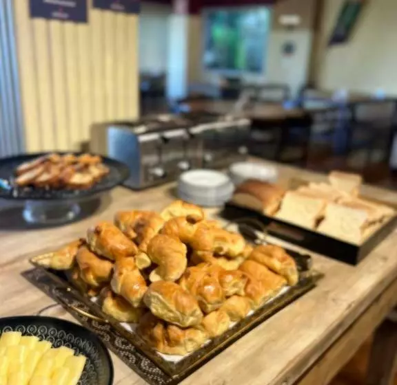 فندق Bellavista Con Estacionamiento