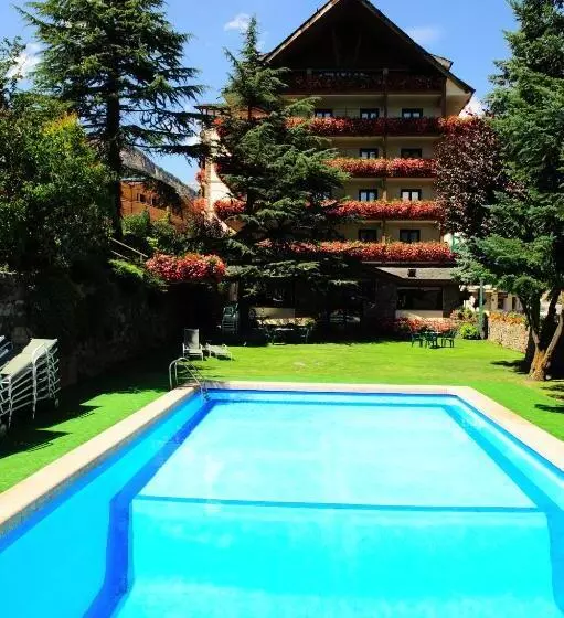 Отель Rutllan & Spa