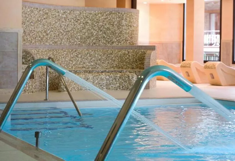 Отель Rutllan & Spa