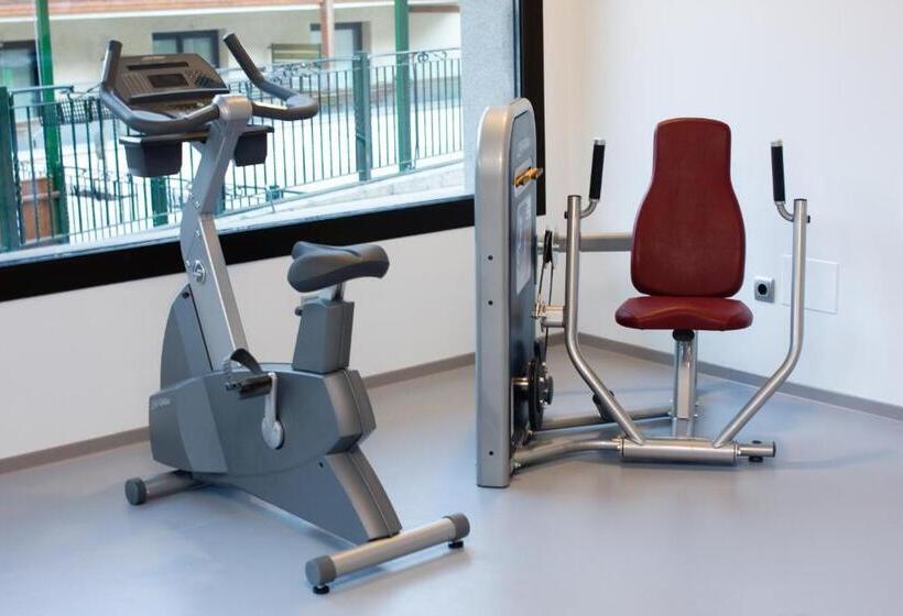 هتل Rutllan & Spa