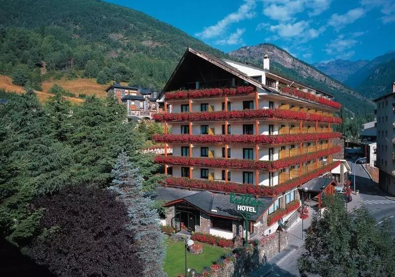 Отель Rutllan & Spa