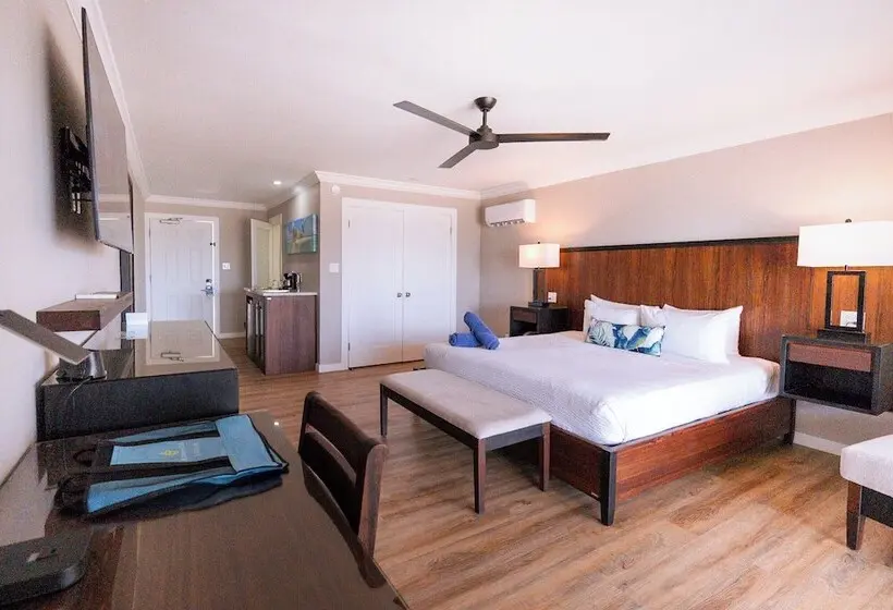 هتل St. James S Club Resort All Inclusive