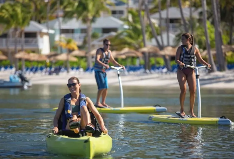هتل St. James S Club Resort All Inclusive
