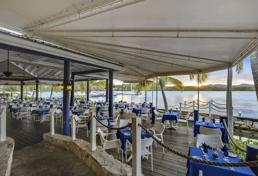 هتل St. James S Club Resort All Inclusive