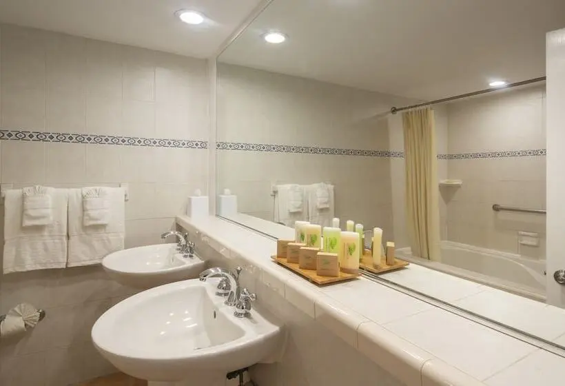 هتل St. James S Club Resort All Inclusive