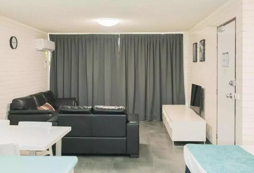 酒店 Trickett Gardens Holiday Inn