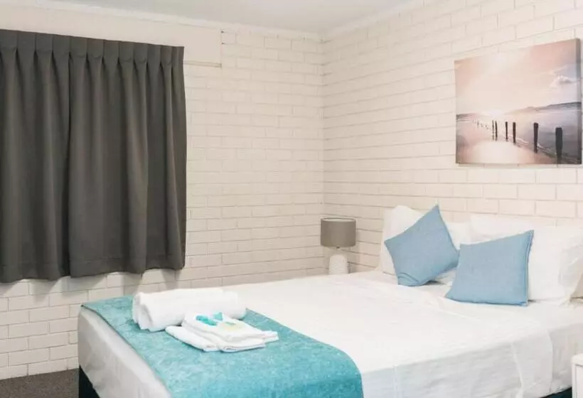 酒店 Trickett Gardens Holiday Inn