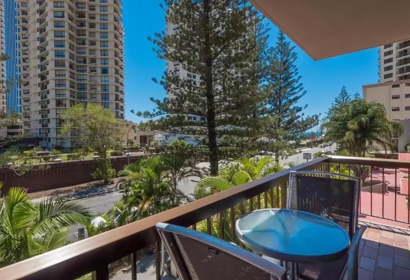 酒店 Trickett Gardens Holiday Inn