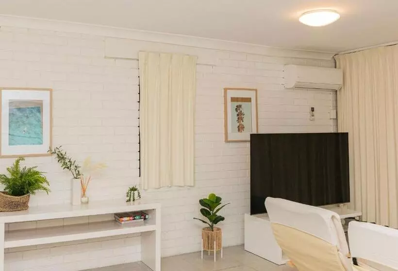 酒店 Trickett Gardens Holiday Inn