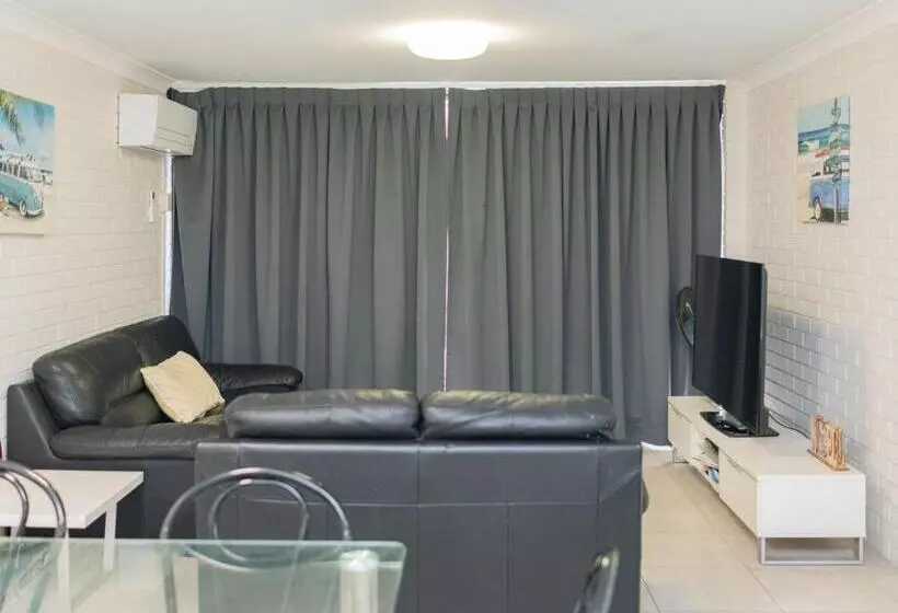 酒店 Trickett Gardens Holiday Inn