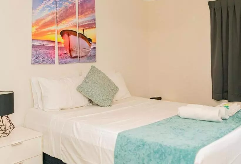 酒店 Trickett Gardens Holiday Inn