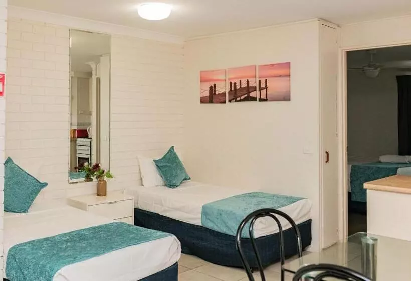 酒店 Trickett Gardens Holiday Inn