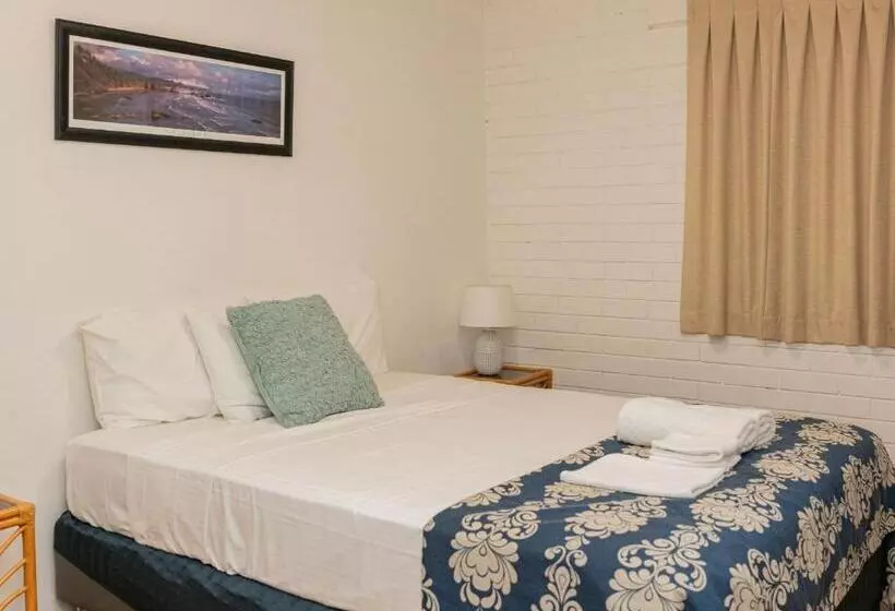 酒店 Trickett Gardens Holiday Inn