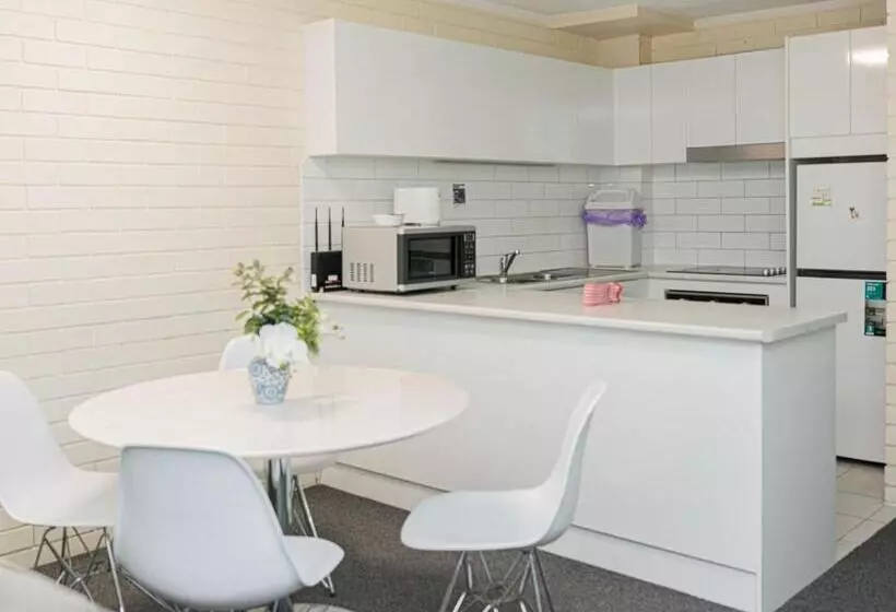 酒店 Trickett Gardens Holiday Inn