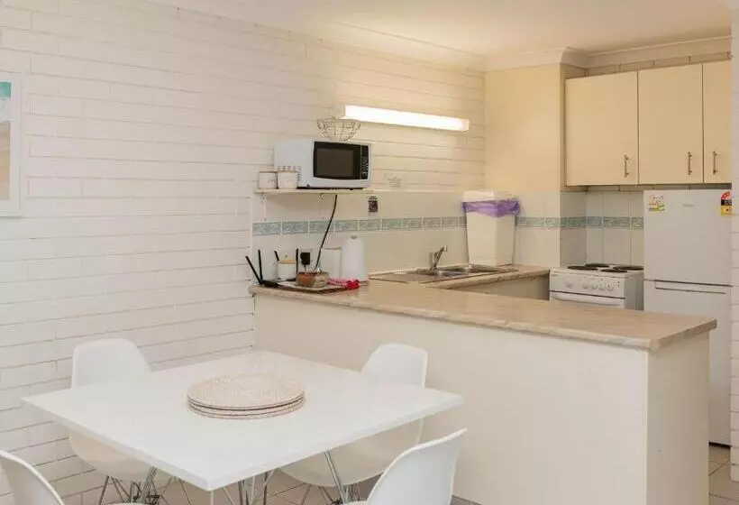 酒店 Trickett Gardens Holiday Inn