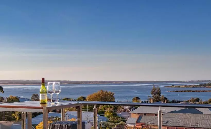 Отель Vue Grand