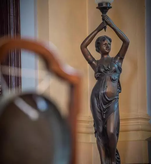 Отель Vue Grand