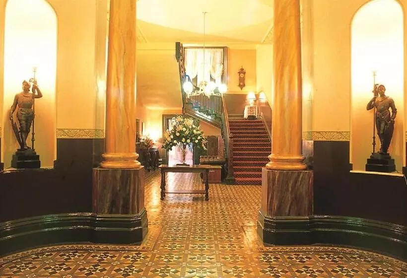 Отель Vue Grand