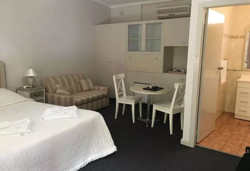 Town And Country Motel