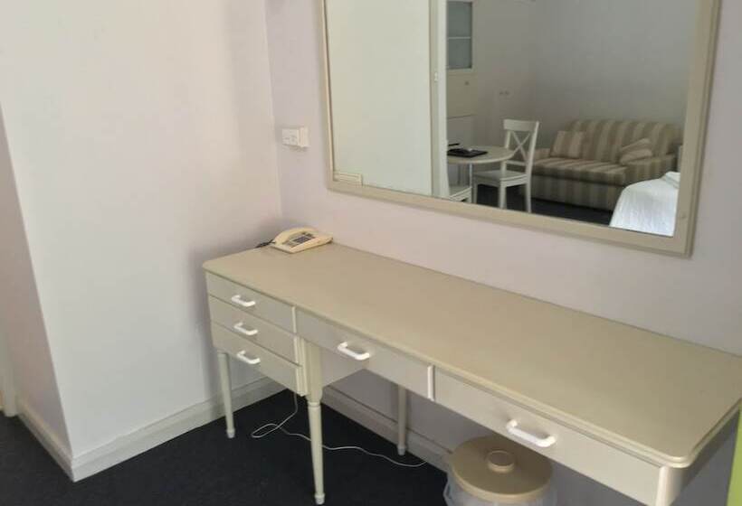 Town And Country Motel