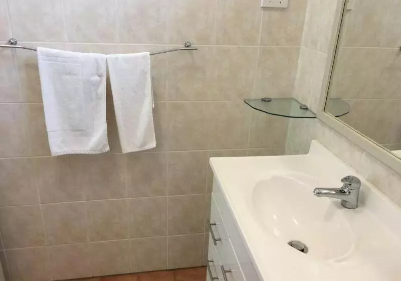 Town And Country Motel