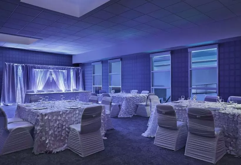 Aloft Hotel Calgary University