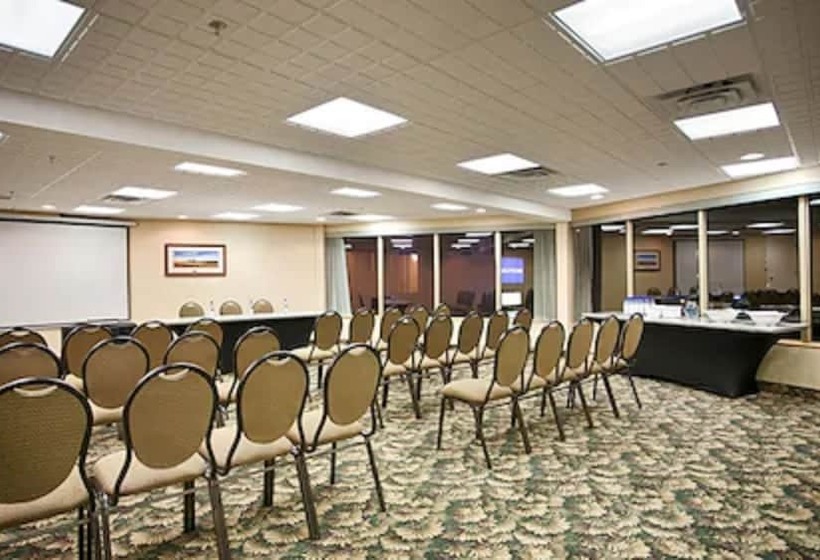 هتل Charlottetown Inn & Conference Centre