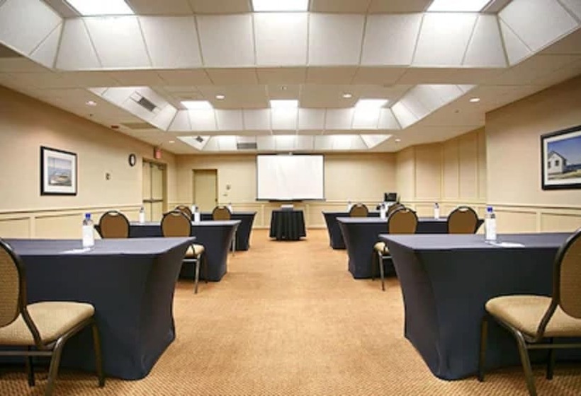 هتل Charlottetown Inn & Conference Centre