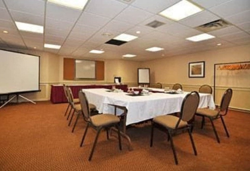 هتل Charlottetown Inn & Conference Centre