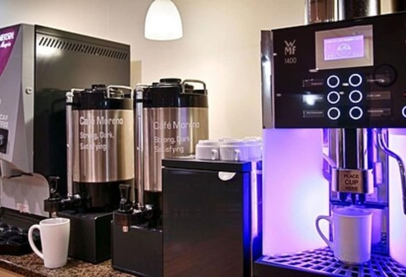 هتل Charlottetown Inn & Conference Centre