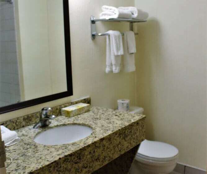 هتل Charlottetown Inn & Conference Centre