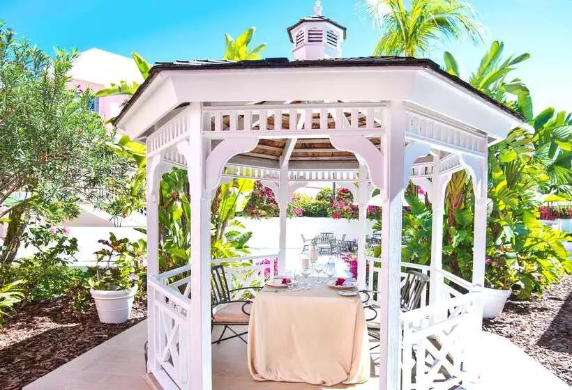 هتل Comfort Suites Paradise Island