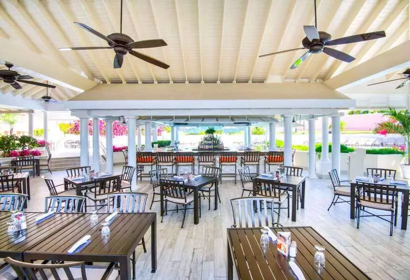 هتل Comfort Suites Paradise Island