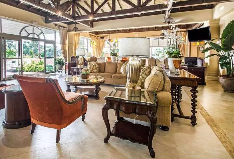 هتل Comfort Suites Paradise Island