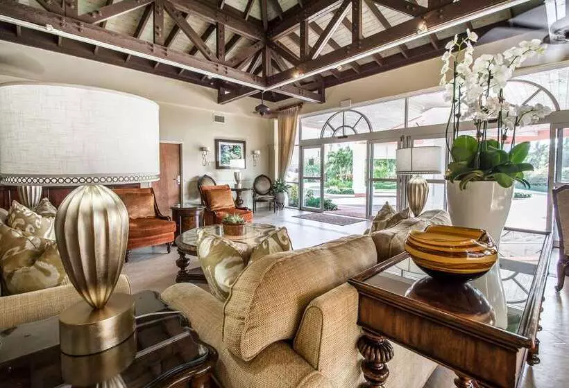 هتل Comfort Suites Paradise Island