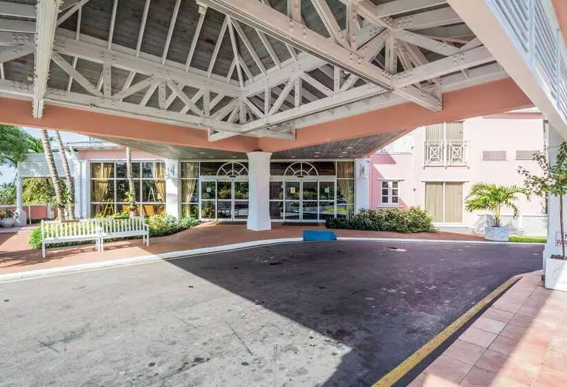 هتل Comfort Suites Paradise Island