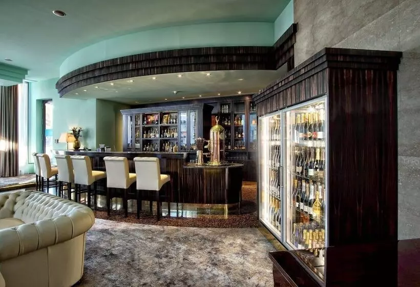 فندق Continental