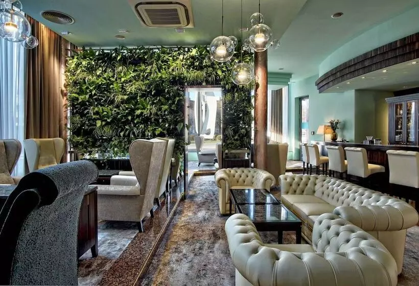 فندق Continental