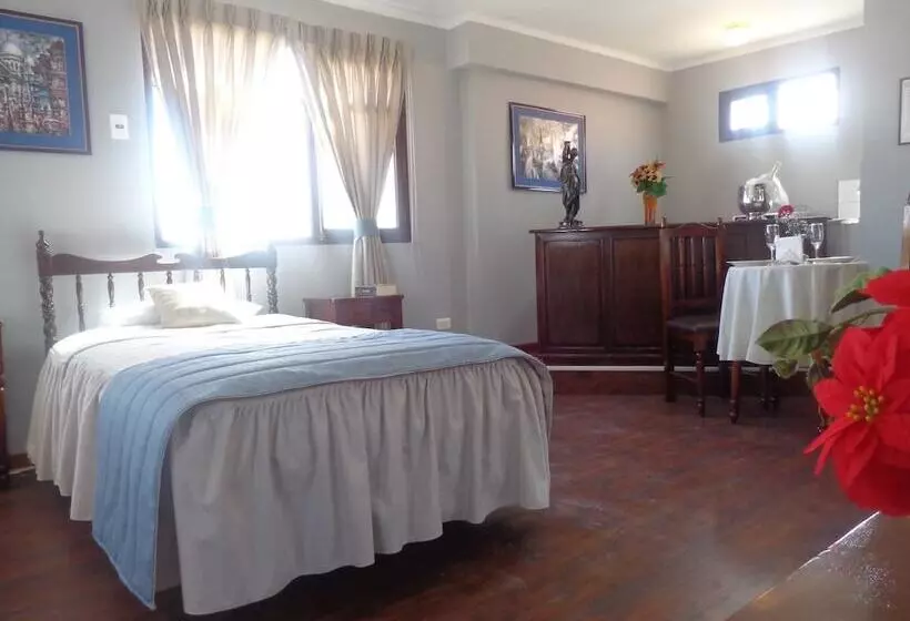 هتل Hostal Colonial