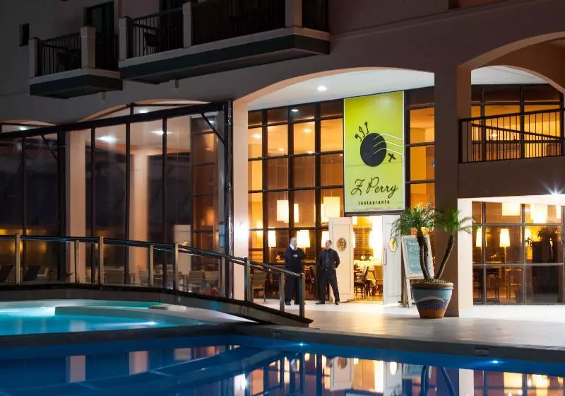 בית מלון כפרי Jurerê Beach Village Oficial