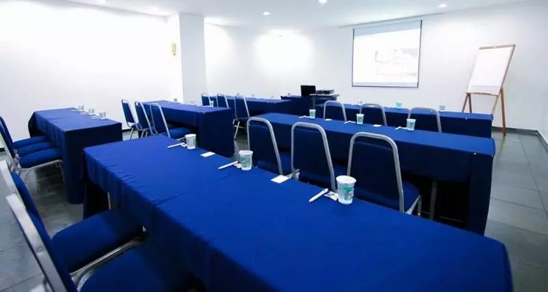 هتل Plazza Inn Master