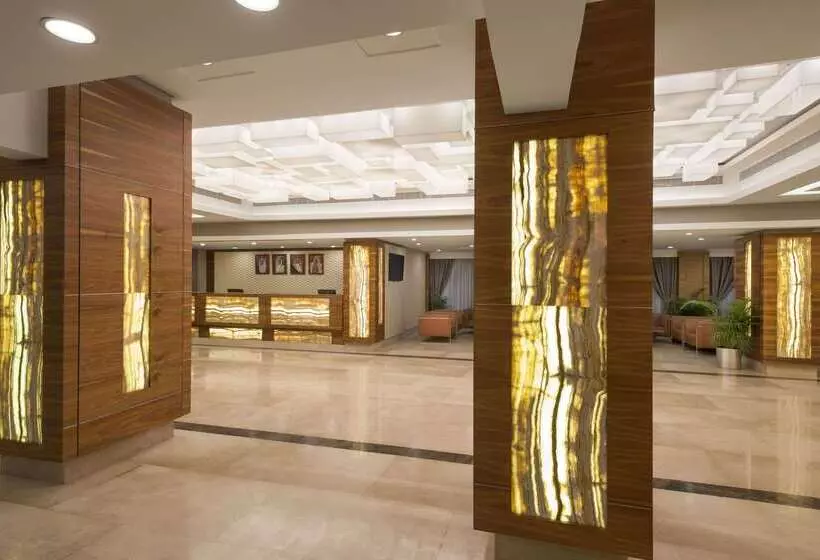 Отель Ramada By Wyndham Bahrain