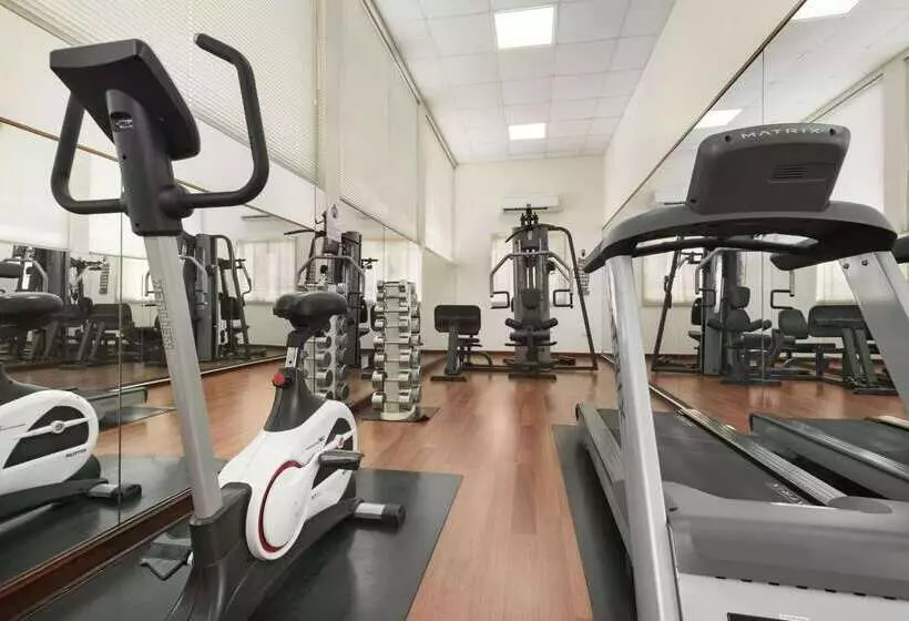 Отель Ramada By Wyndham Bahrain