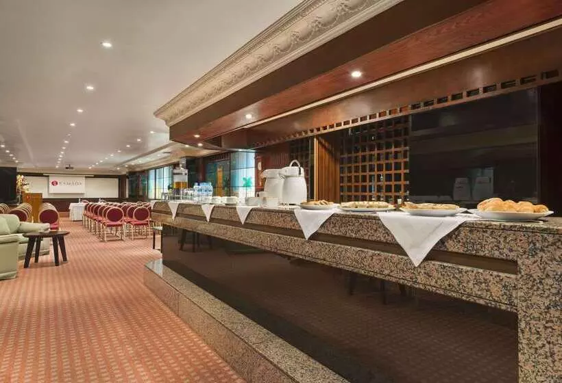 Отель Ramada By Wyndham Bahrain