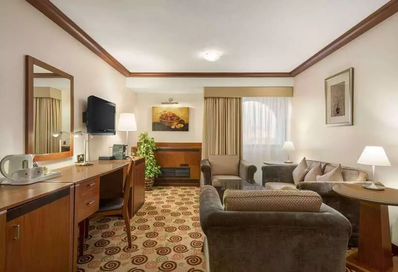 Отель Ramada By Wyndham Bahrain