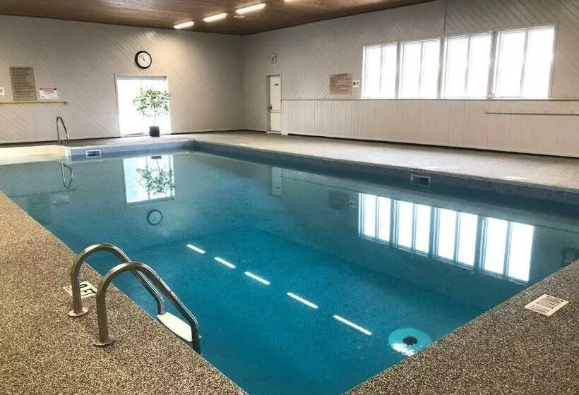 فندق Red Pine Inn & Conference Centre