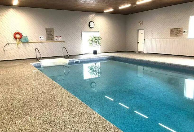 فندق Red Pine Inn & Conference Centre