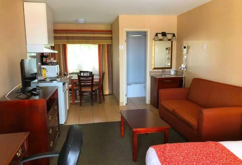 فندق Red Pine Inn & Conference Centre