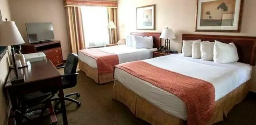 فندق Red Pine Inn & Conference Centre